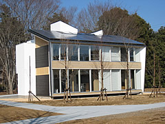 In winter,the windows are closed to create a sunroom space.