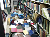 ２階図書室の被害状況